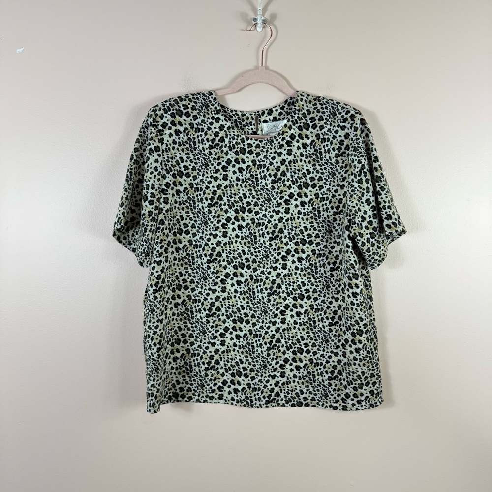 VINTAGE KATHY CHE womens L animal print short sleeve shoulder pad satin blouse